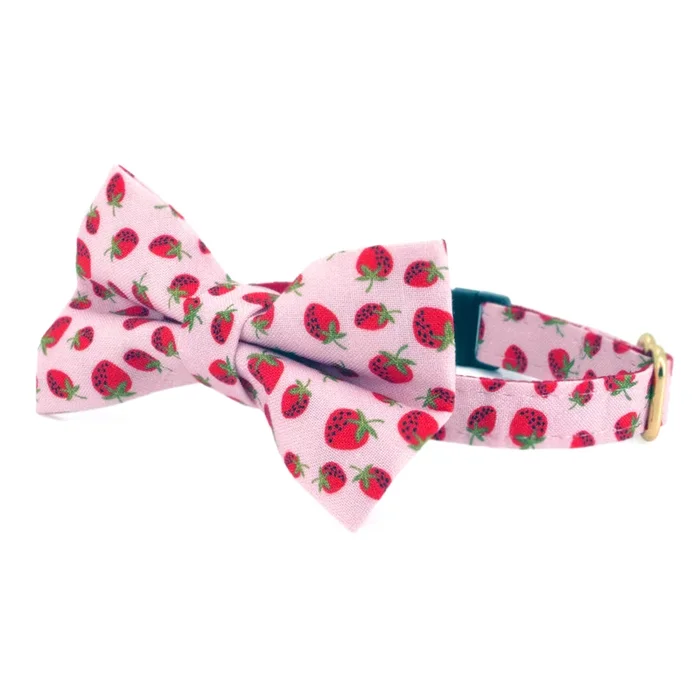 Ultra Joys Breakaway Cat Collar With Bells – Kitten Collar With Bowtie Strawberry Small